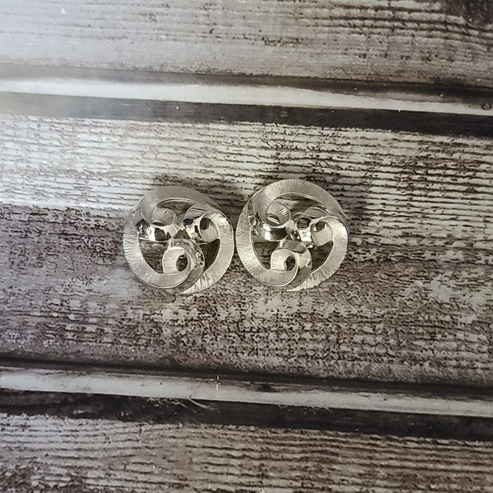 Vintage Trifari Silver Swirl Clip On Earrings